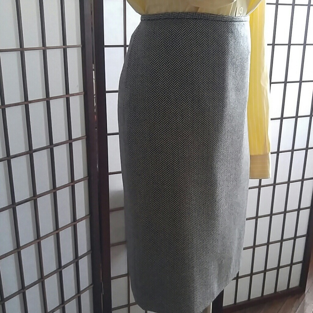 Skirt - Picture 2 of 8